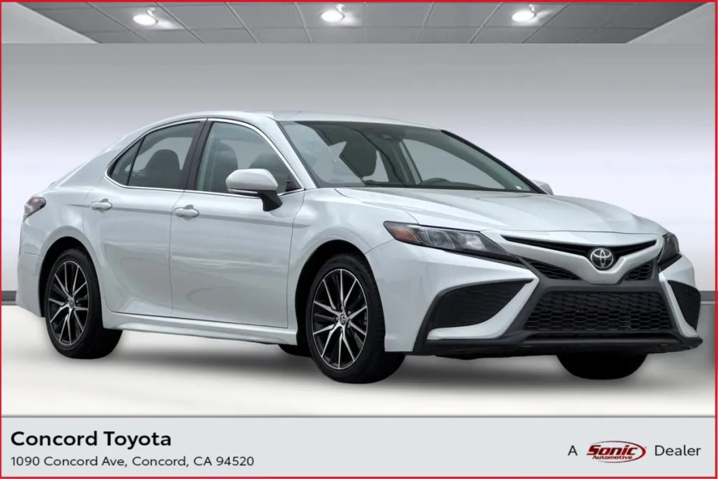 2023 Toyota Camry SE photo 1
