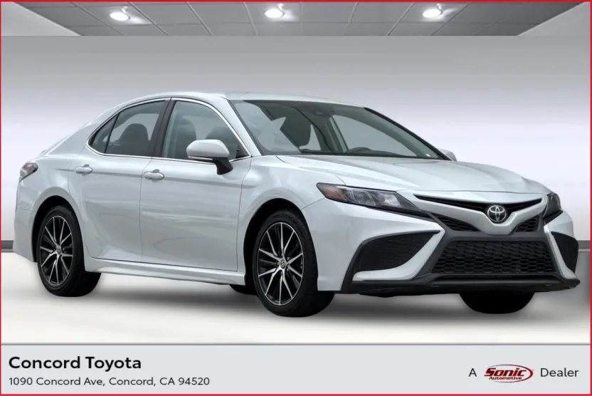 2023 Toyota Camry SE photo 1