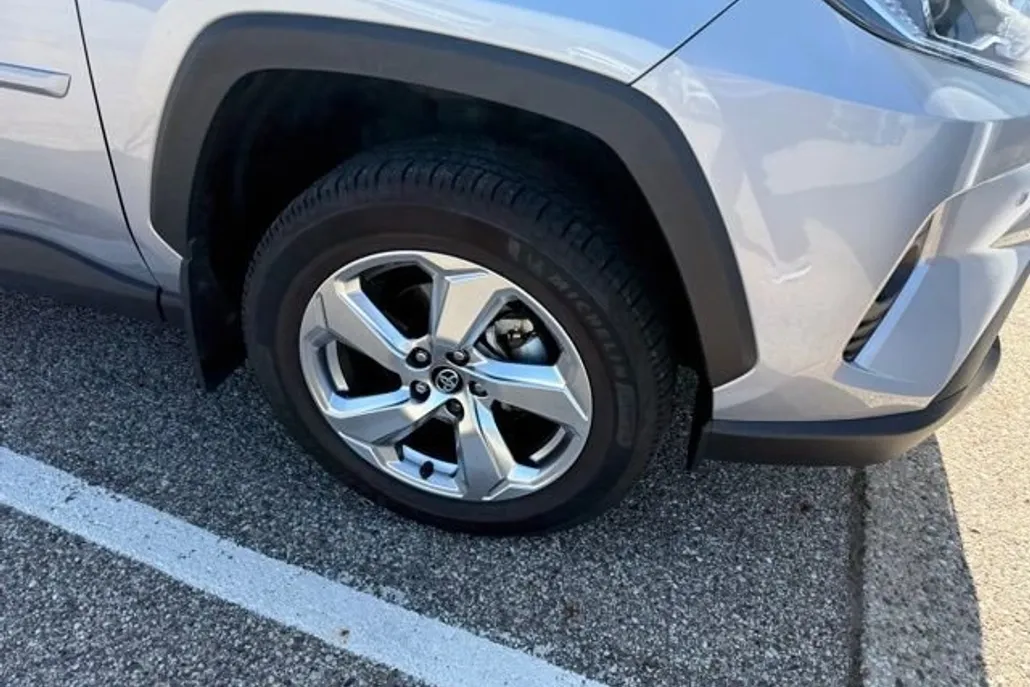 2021 Toyota RAV4 Hybrid Limited photo 1
