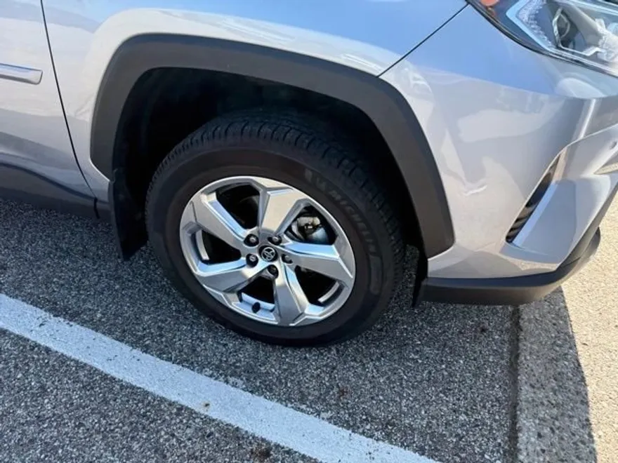 2021 Toyota RAV4 Hybrid Limited photo 1