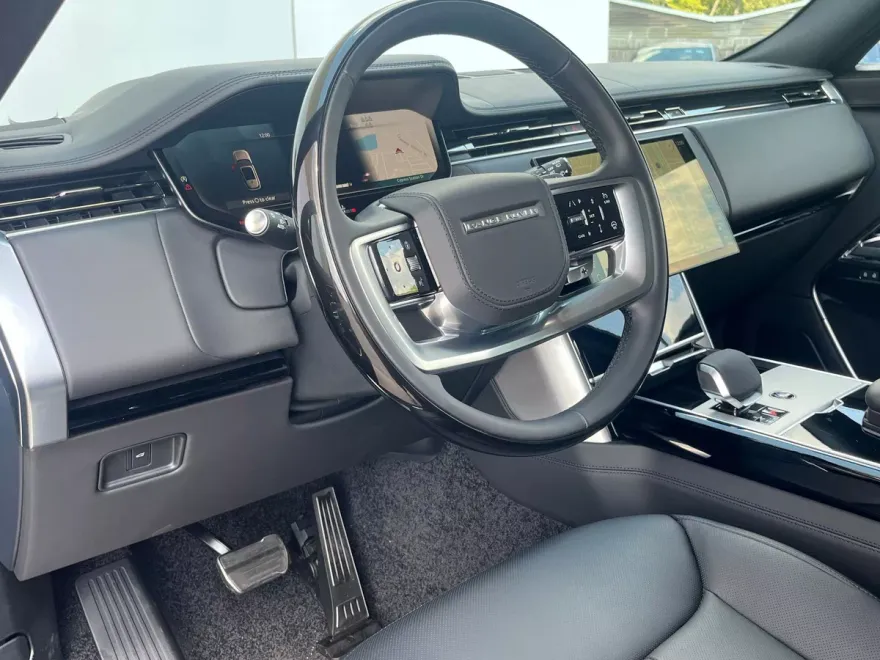 2025 Land Rover Range Rover SE photo 1