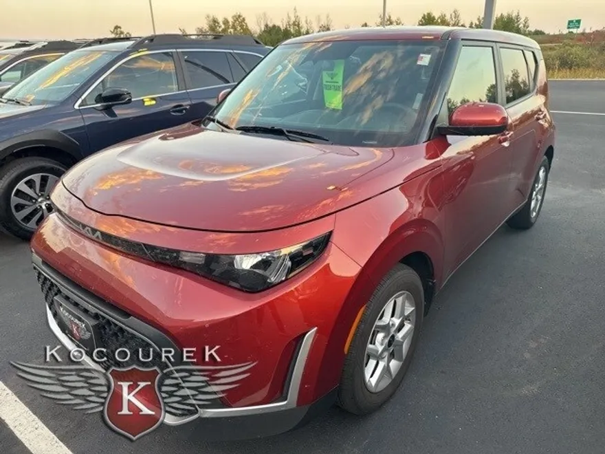 2023 Kia Soul LX photo 1