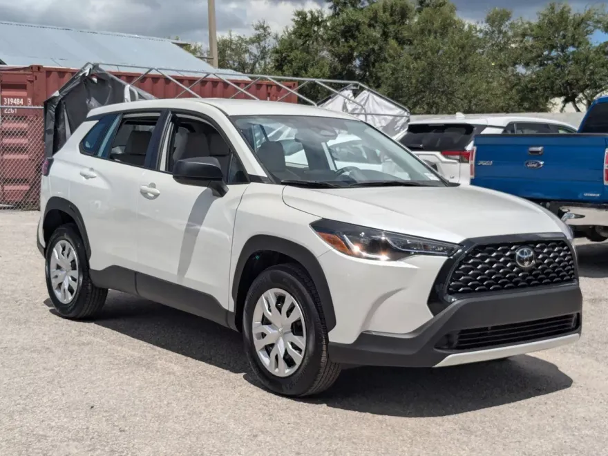 2025 Toyota Corolla Cross L photo 1