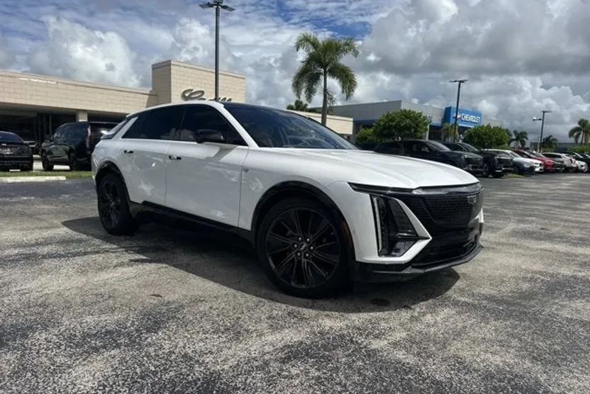 2024 Cadillac Lyriq Sport photo 1