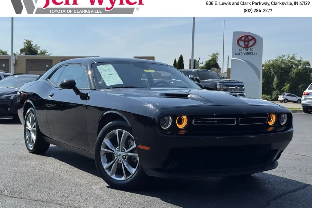 2023 Dodge Challenger SXT photo 1