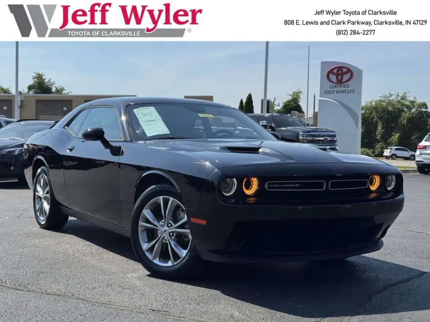 2023 Dodge Challenger SXT photo 1