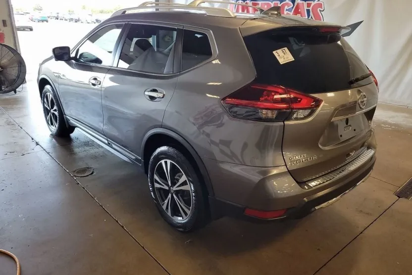 2018 Nissan Rogue SL photo 1