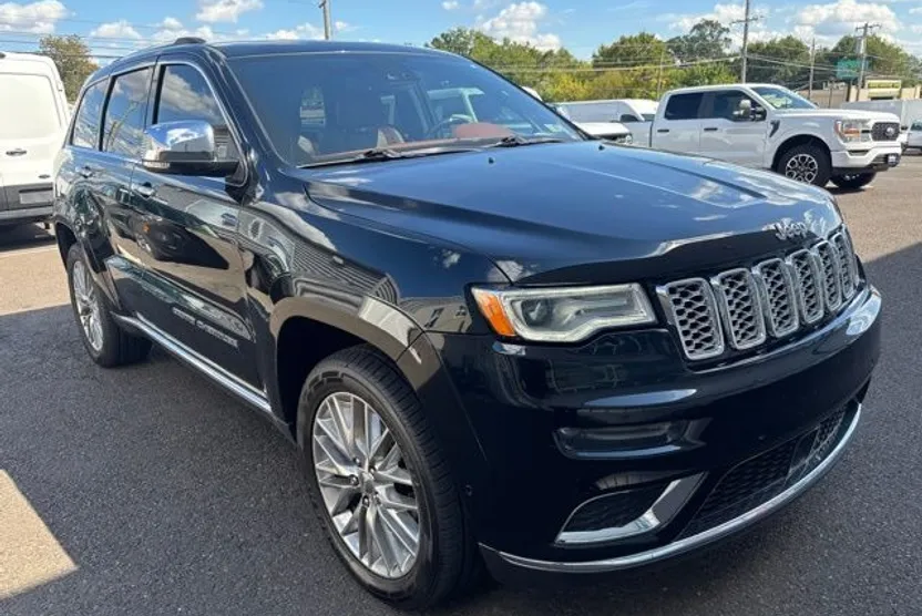 2017 Jeep Grand Cherokee Summit photo 1