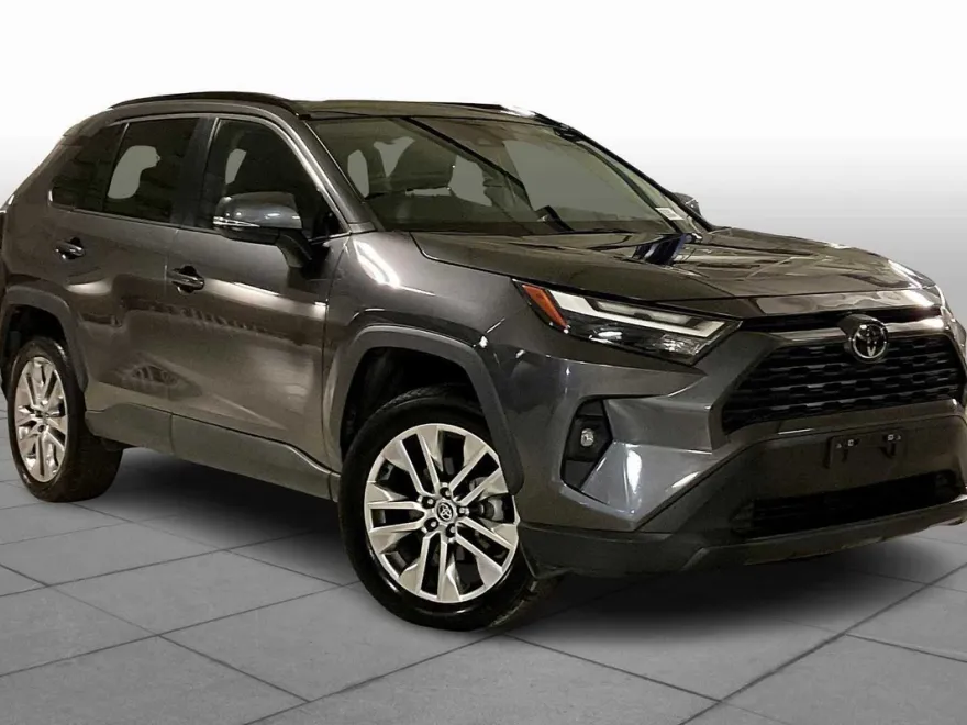 2022 Toyota RAV4 XLE Premium photo 1