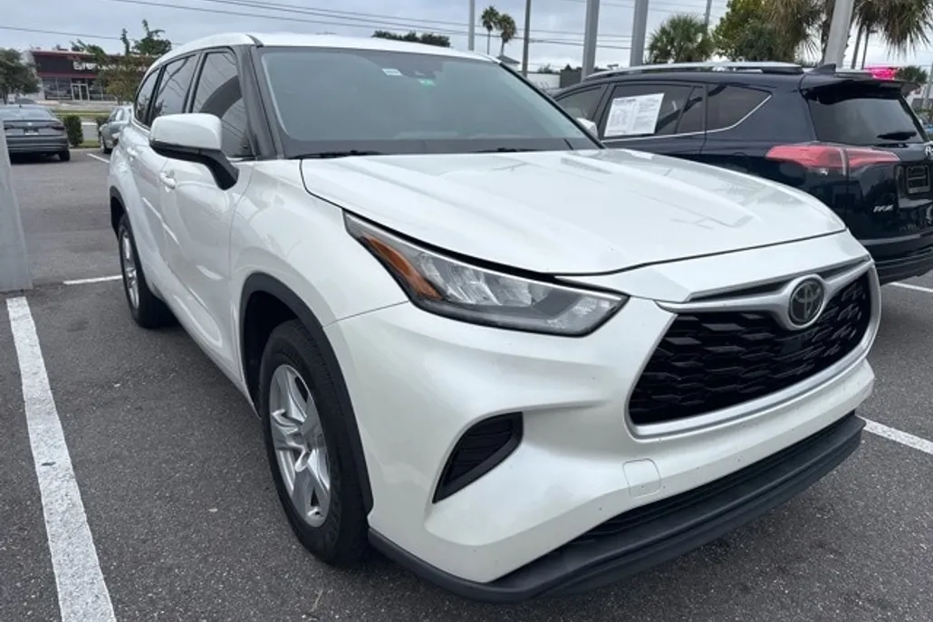 2020 Toyota Highlander L photo 1