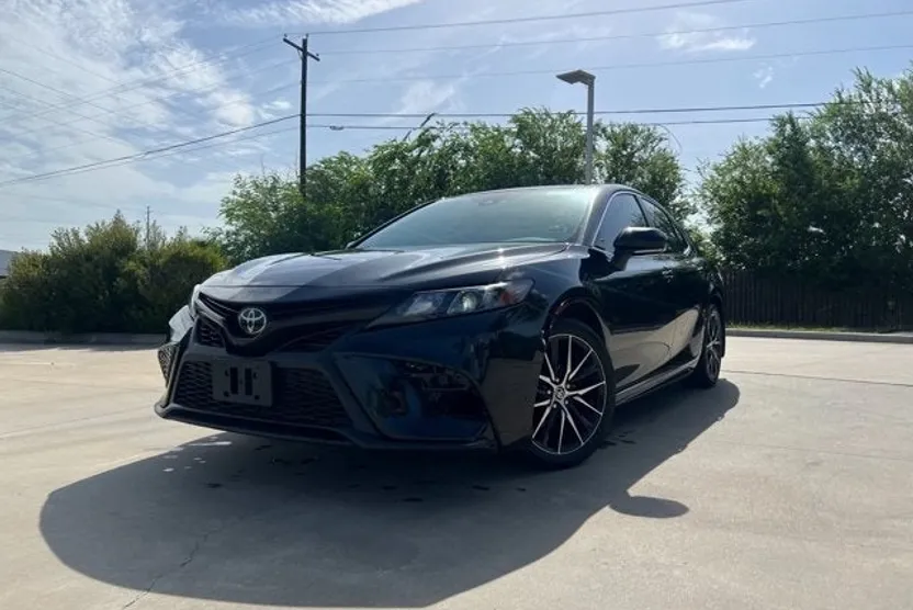 2023 Toyota Camry SE photo 1