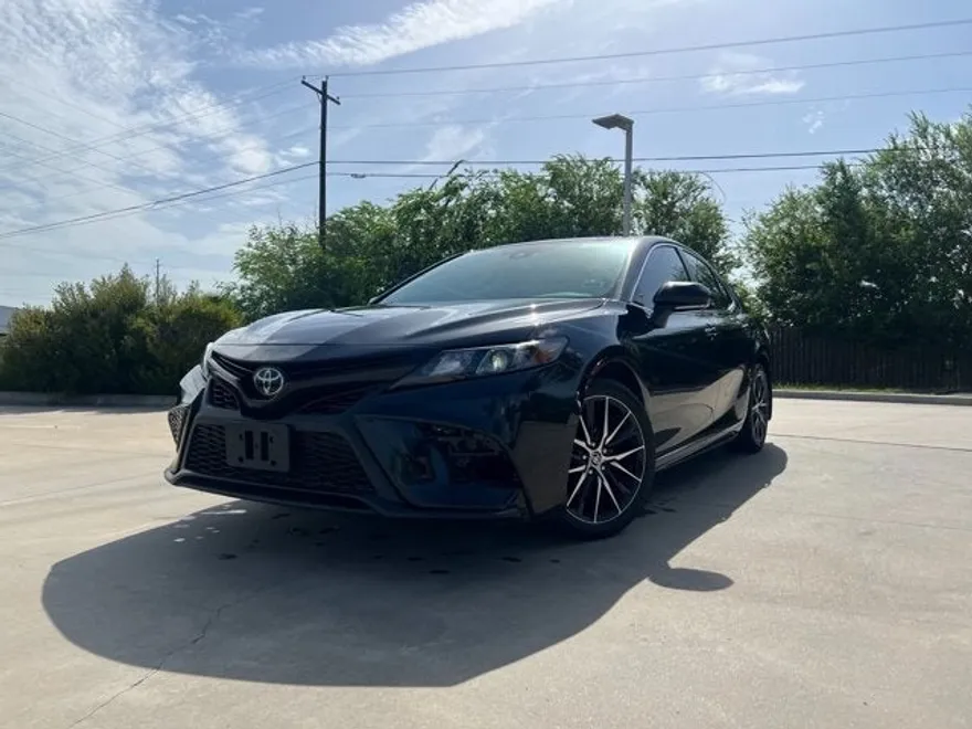 2023 Toyota Camry SE photo 1
