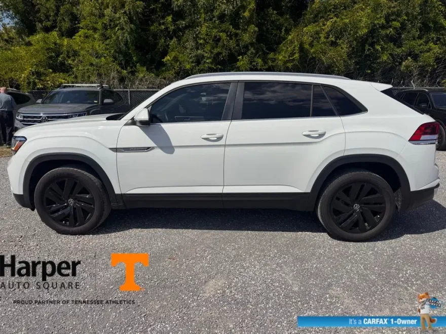 2022 Volkswagen Atlas Cross Sport V6 SE Technology photo 1