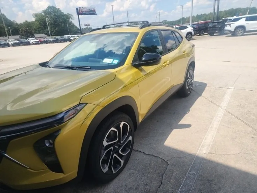 2024 Chevrolet Trax photo 1