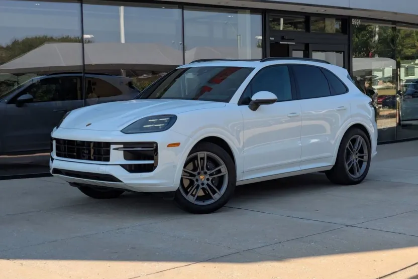2025 Porsche Cayenne photo 1