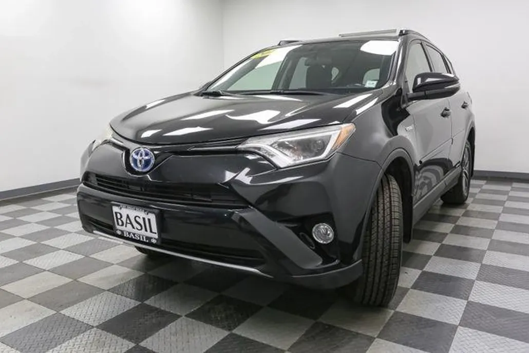 2016 Toyota RAV4 Hybrid XLE photo 1