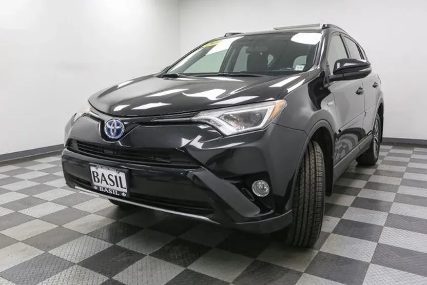 2016 Toyota RAV4 Hybrid XLE photo 1