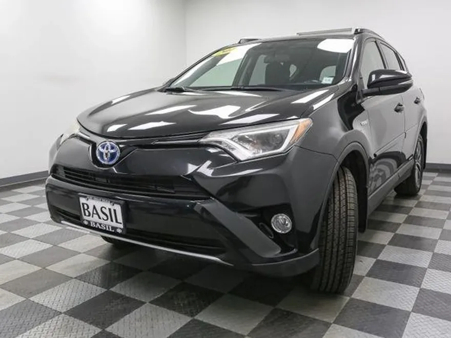 2016 Toyota RAV4 Hybrid XLE photo 1