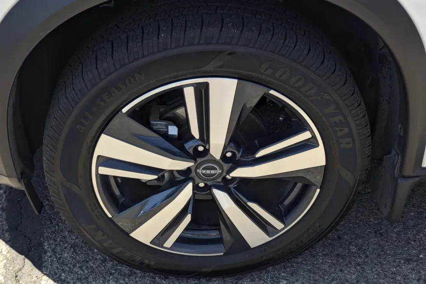 2023 Nissan Rogue SL photo 1
