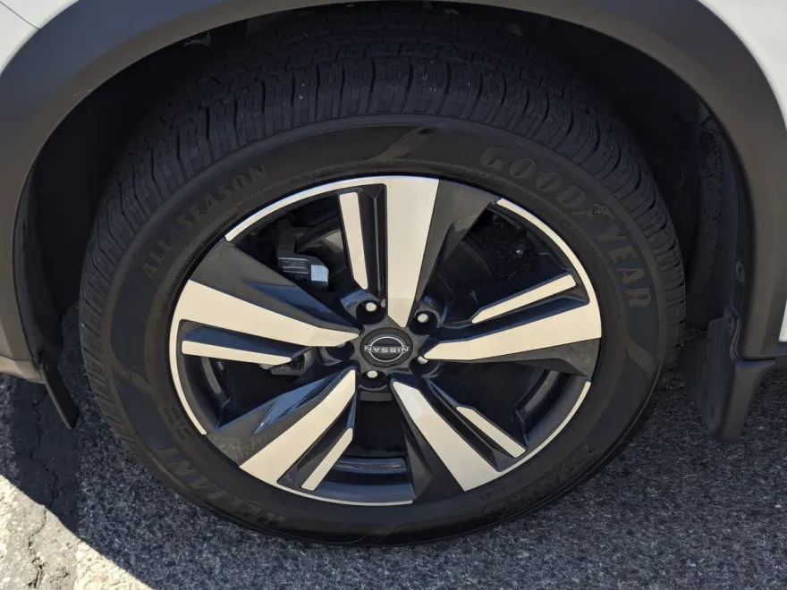 2023 Nissan Rogue SL photo 1