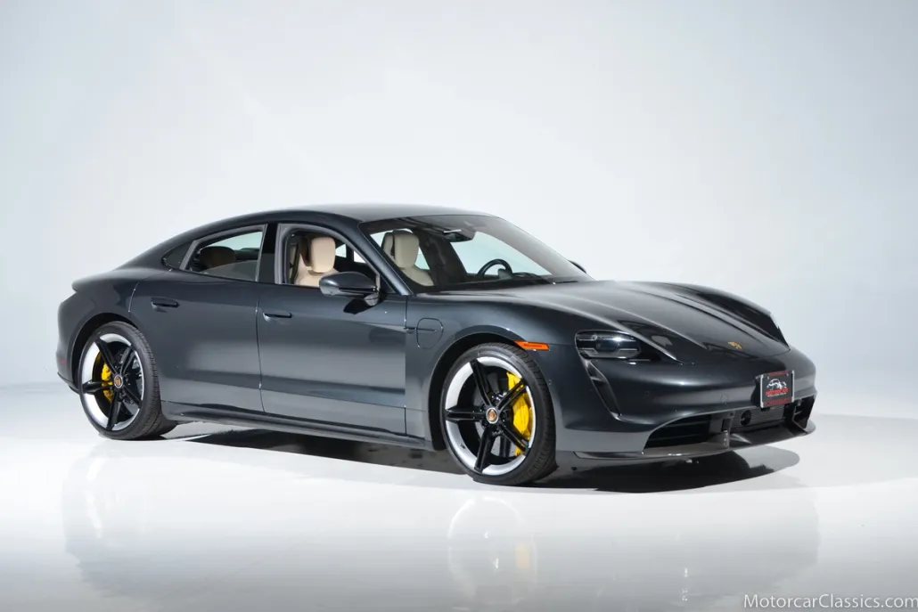 2020 Porsche Taycan Turbo S photo 1