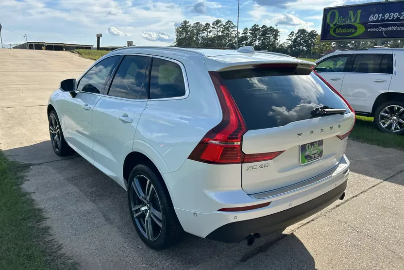 2018 Volvo XC60 T5 photo 1