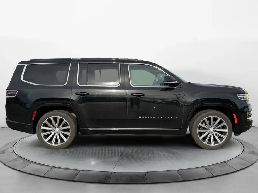 2022 Jeep Grand Wagoneer II photo 1
