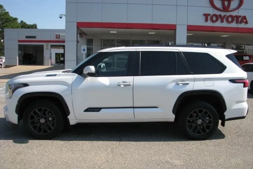 2024 Toyota Sequoia photo 1