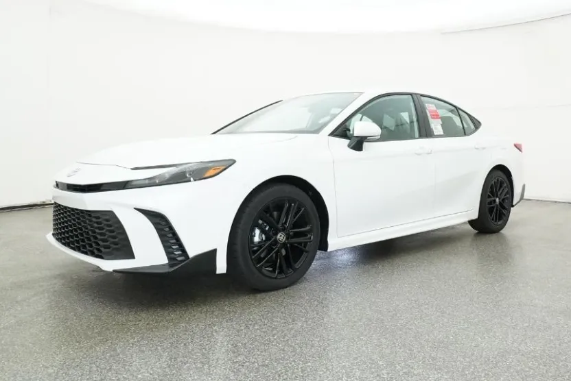 2025 Toyota Camry SE photo 1