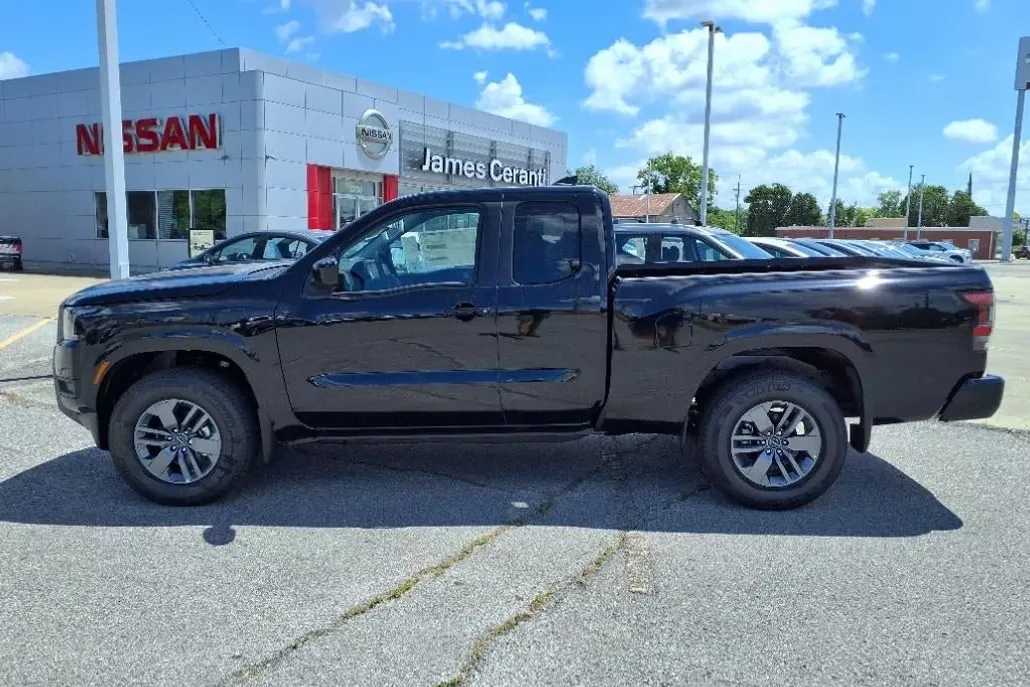 2025 Nissan Frontier King Cab SV photo 1