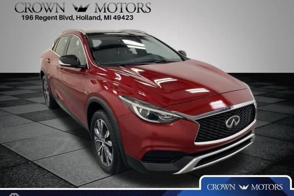 2019 Infiniti QX30 Luxe photo 1