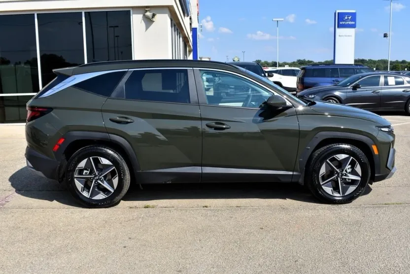2025 Hyundai Tucson SEL photo 1