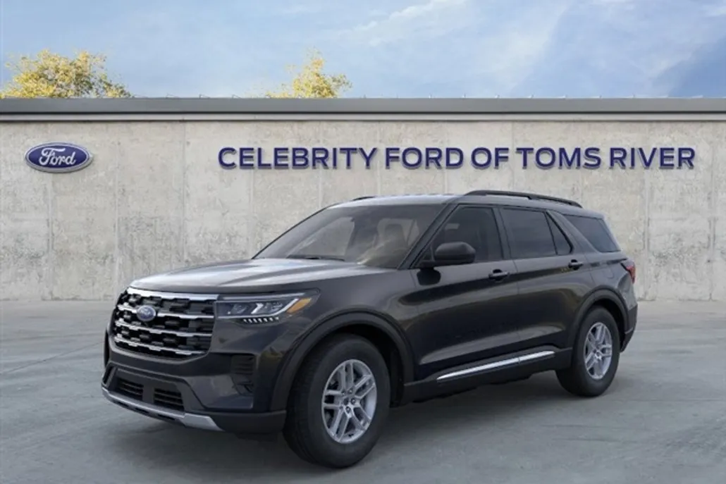 2025 Ford Explorer photo 1
