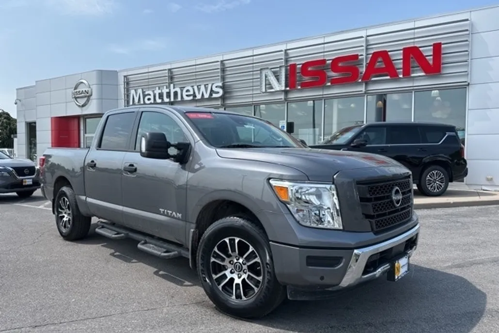 2024 Nissan Titan SV photo 1