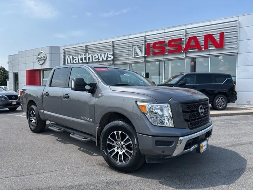 2024 Nissan Titan SV photo 1