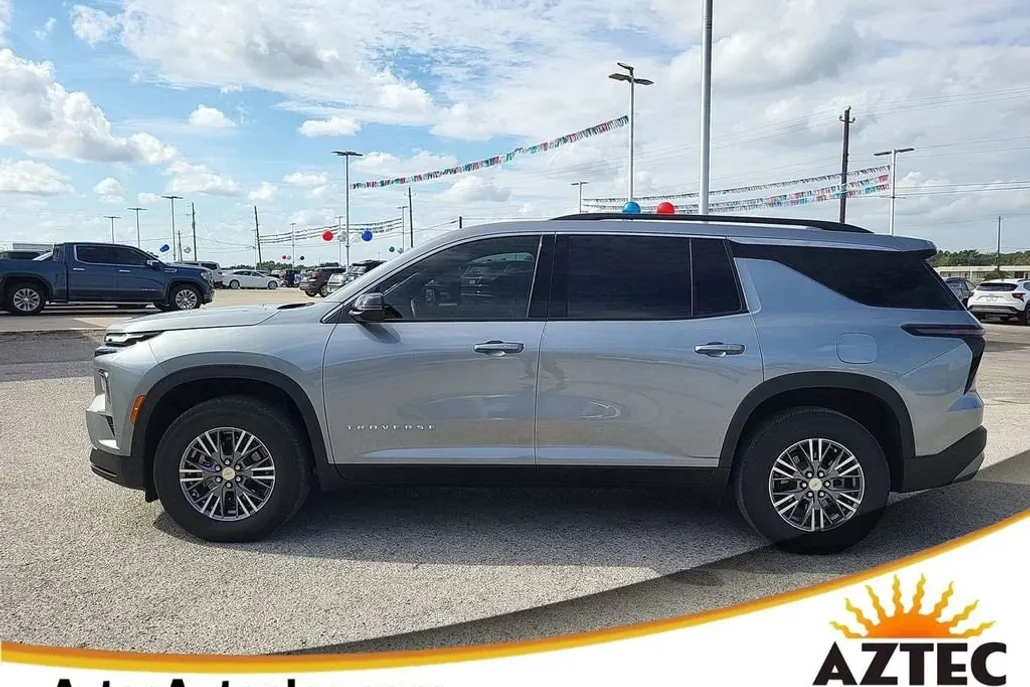2025 Chevrolet Traverse photo 1
