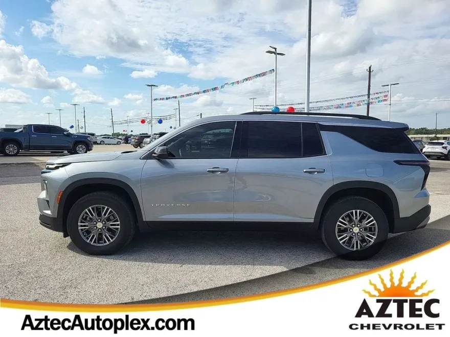2025 Chevrolet Traverse photo 1