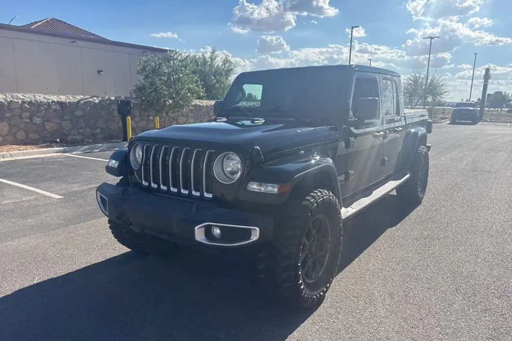 2023 Jeep Gladiator Overland photo 1