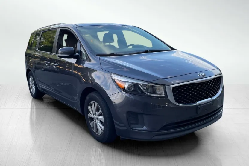 2018 Kia Sedona LX photo 1