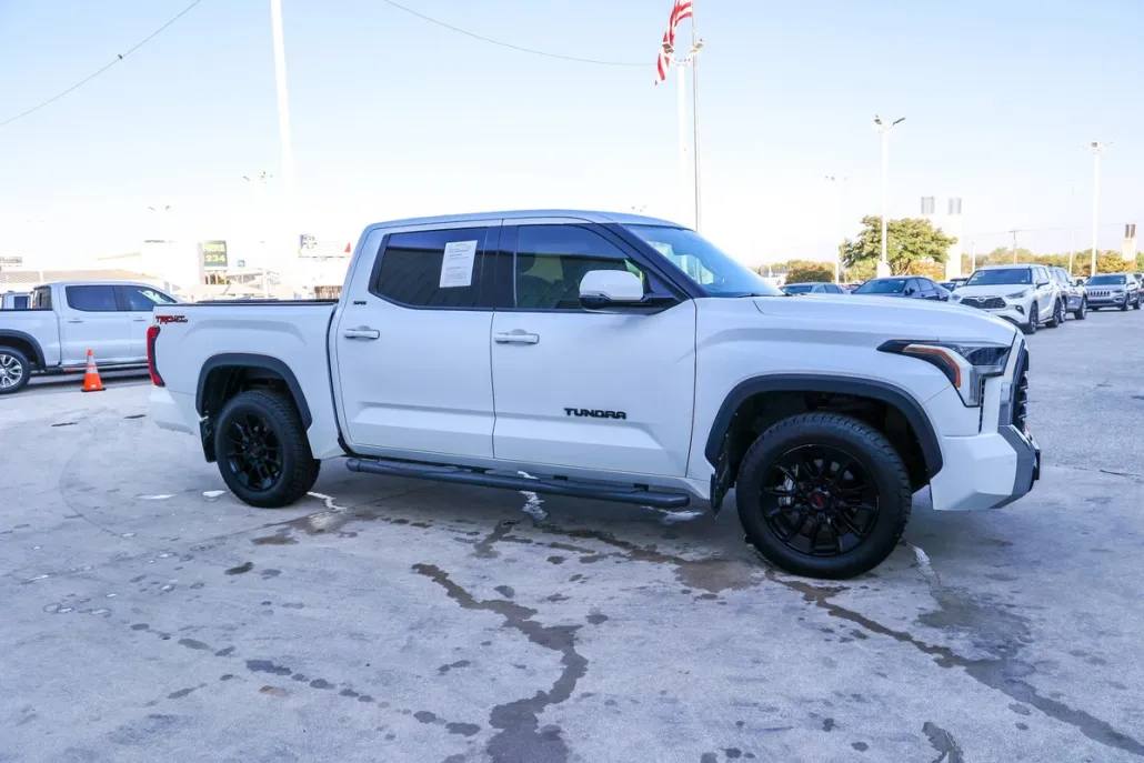 2022 Toyota Tundra SR5 photo 1
