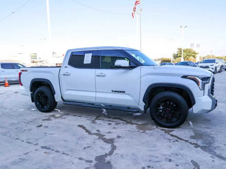 2022 Toyota Tundra SR5 photo 1