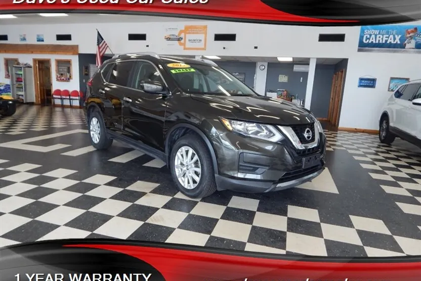 2017 Nissan Rogue SV photo 1