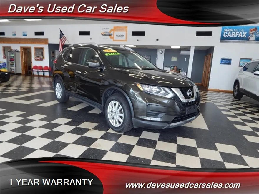 2017 Nissan Rogue SV photo 1
