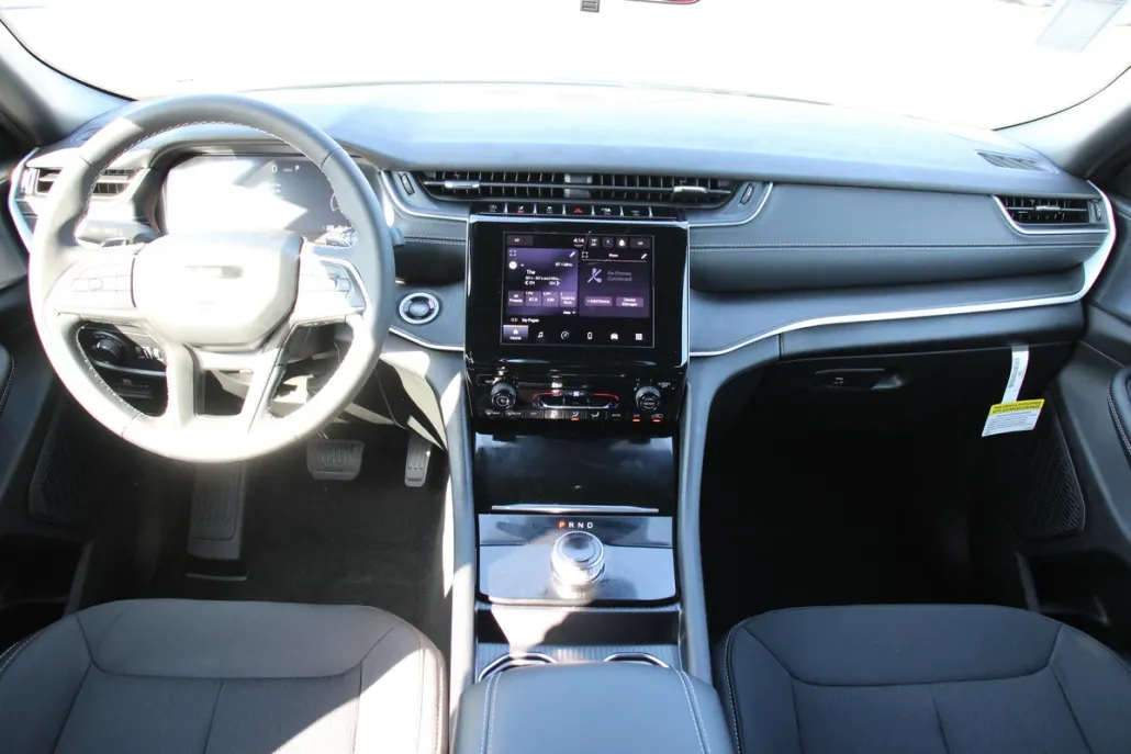 2025 Jeep Grand Cherokee Laredo X photo 1