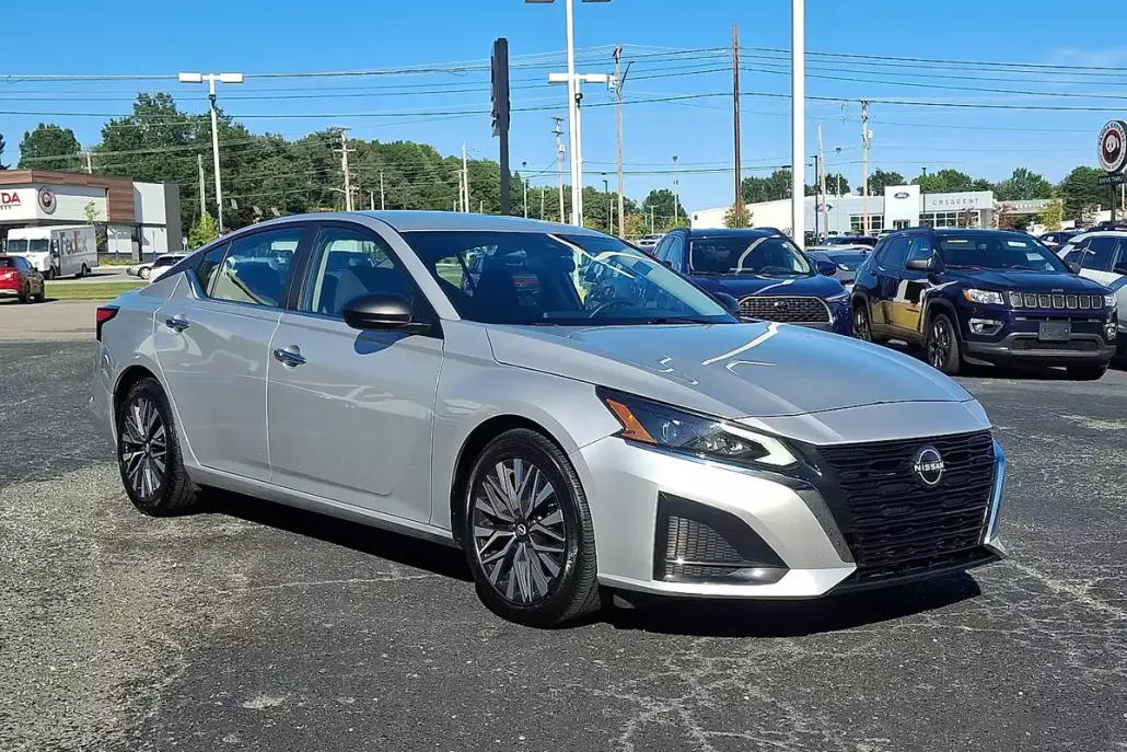 2024 Nissan Altima 2.5 SV photo 1