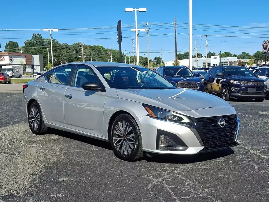 2024 Nissan Altima 2.5 SV photo 1