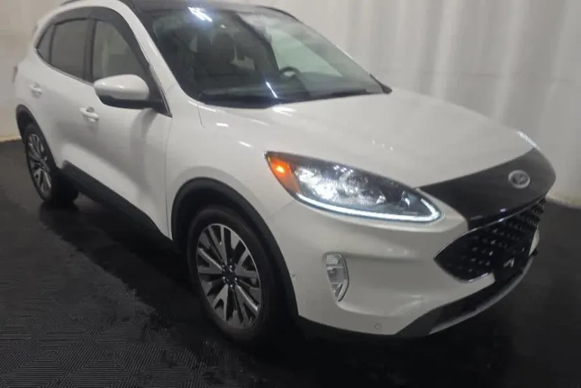 2020 Ford Escape Titanium Hybrid photo 1