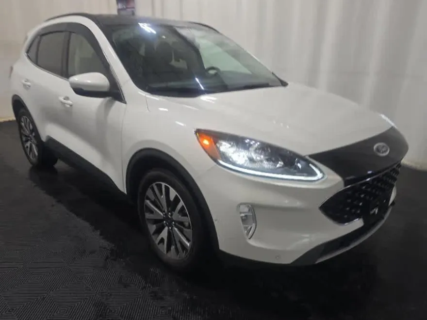2020 Ford Escape Titanium Hybrid photo 1