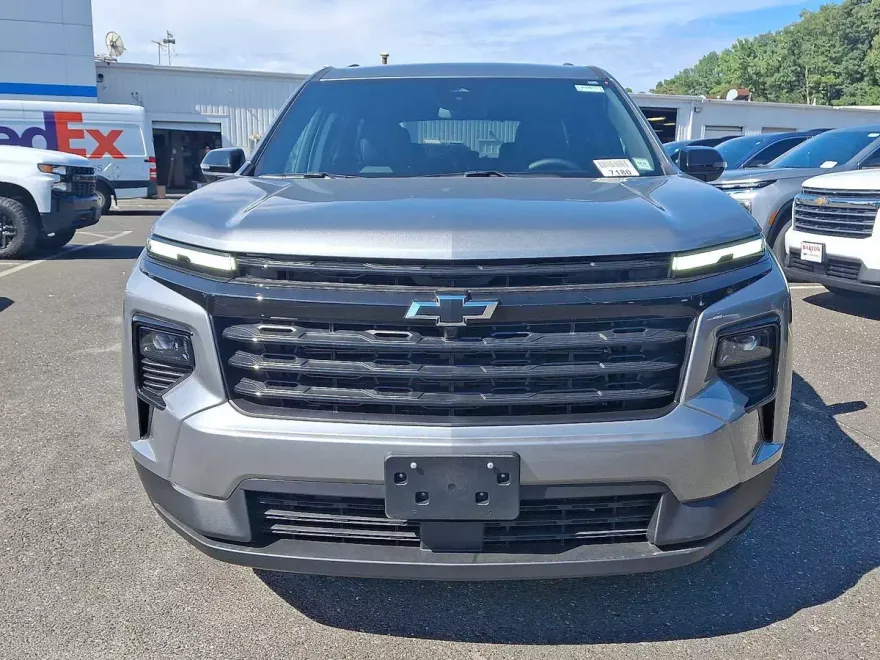 2025 Chevrolet Traverse photo 1