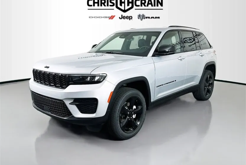 2025 Jeep Grand Cherokee Altitude photo 1